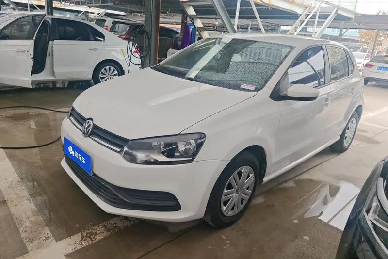 Volkswagen Polo 1.4L Manual Style Edition, 2014 — фото 1