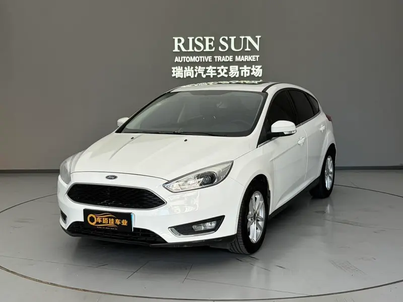 Ford Focus Hatchback EcoBoost 180 Auto Elite Version, 2017 — фото 1