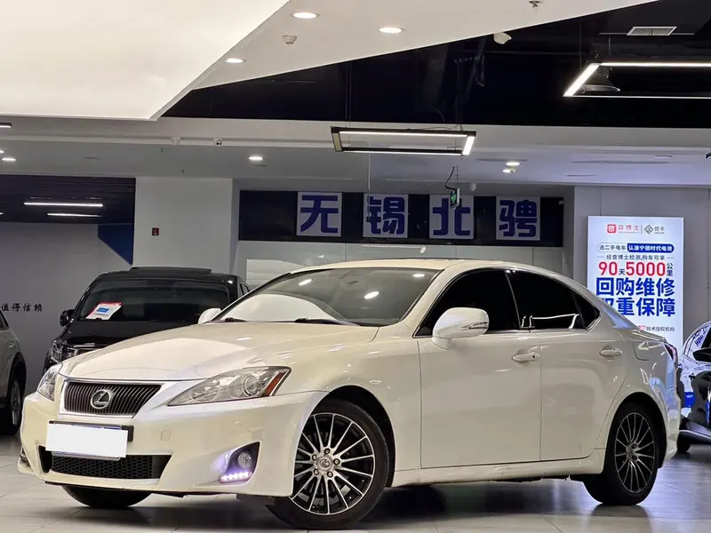 Lexus IS, 2011