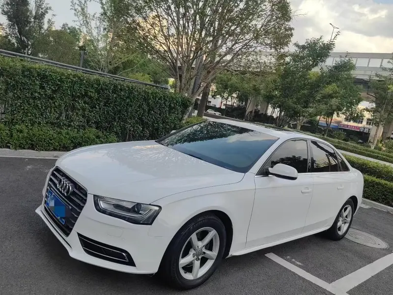 Audi A4L 35 TFSI Auto Comfort Version, 2013 — фото 1