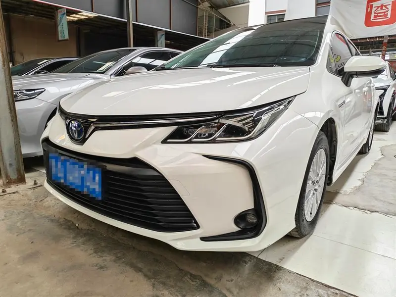 Toyota Corolla гибрид 1.8L E-CVT Флагман, 2019 — фото 1