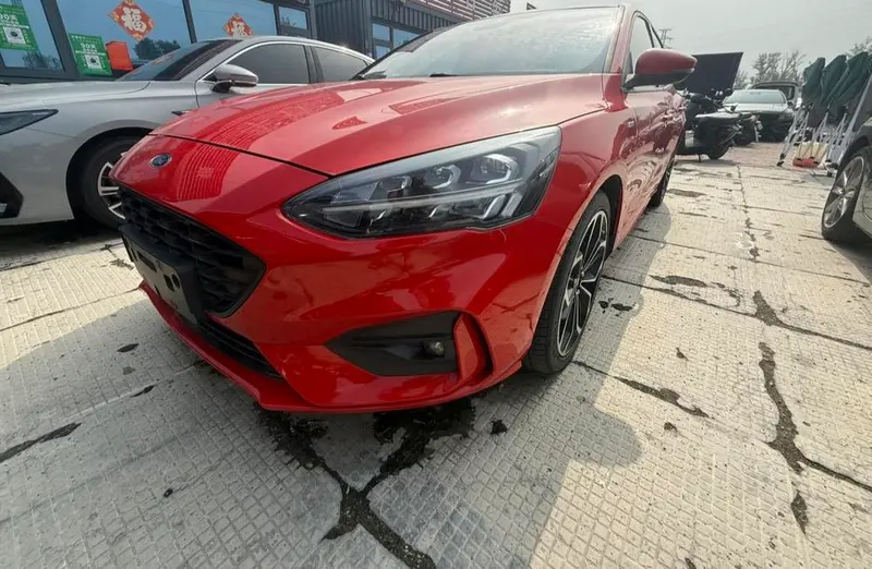 Ford Focus Hatchback EcoBoost 180 Auto Trendy Version, 2020 — фото 1
