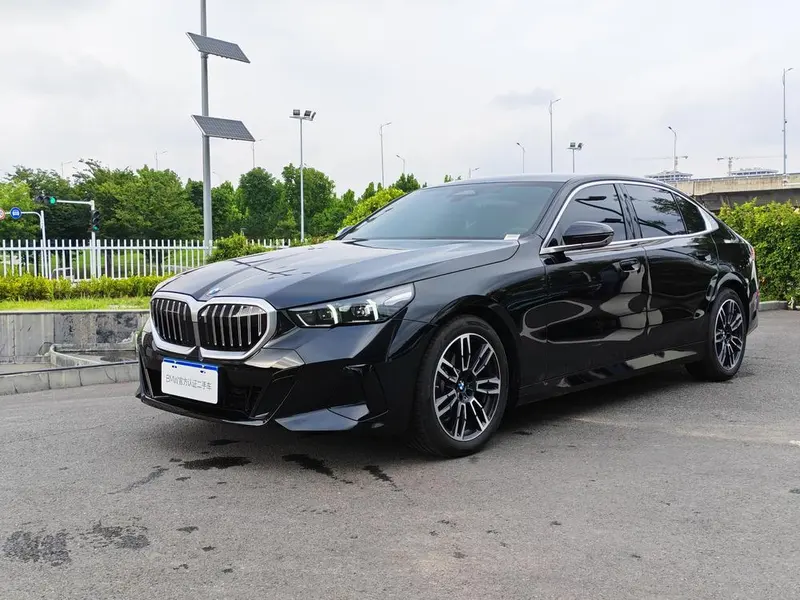 BMW 5-Series, 2025