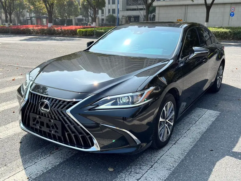 Lexus ES, 2022