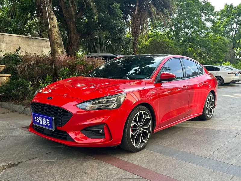 Ford Focus Sedan EcoBoost 180 Auto ST Line, 2021 — фото 1