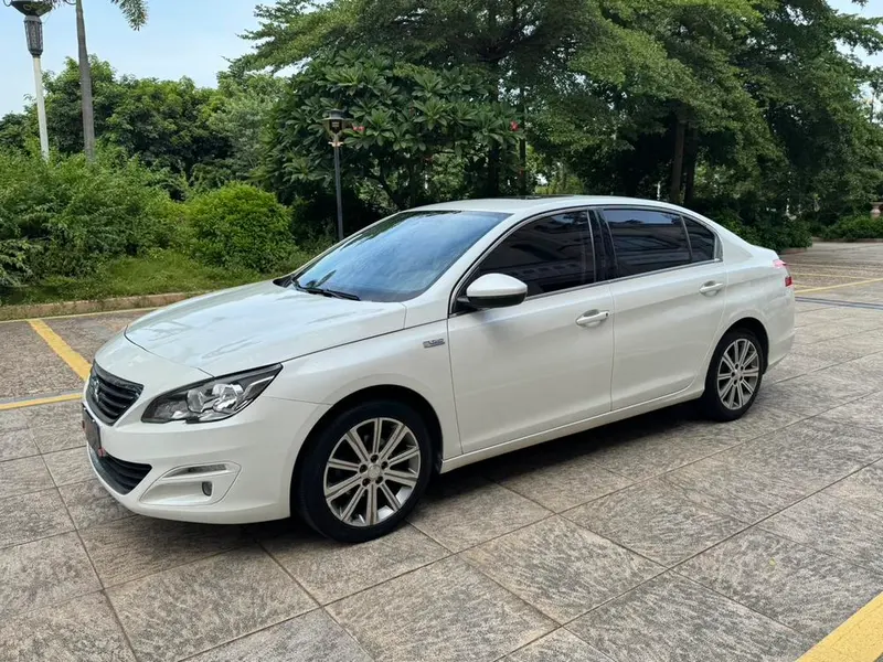 Peugeot 408 1.2T Auto Luxury Edition, 2015 — фото 1