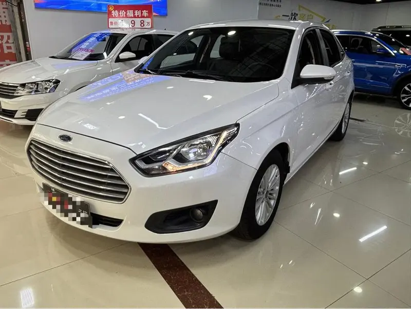 Ford Escort 1.5L Manual Comfort Version, 2015 — фото 1