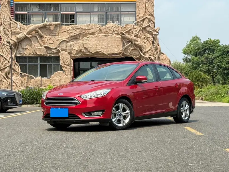 Ford Focus Sedan 1.6L Auto Comfort Version Edition, 2017 — фото 1