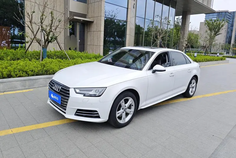 Audi A4L Plus 40 TFSI Fashion Version, 2017 — фото 1