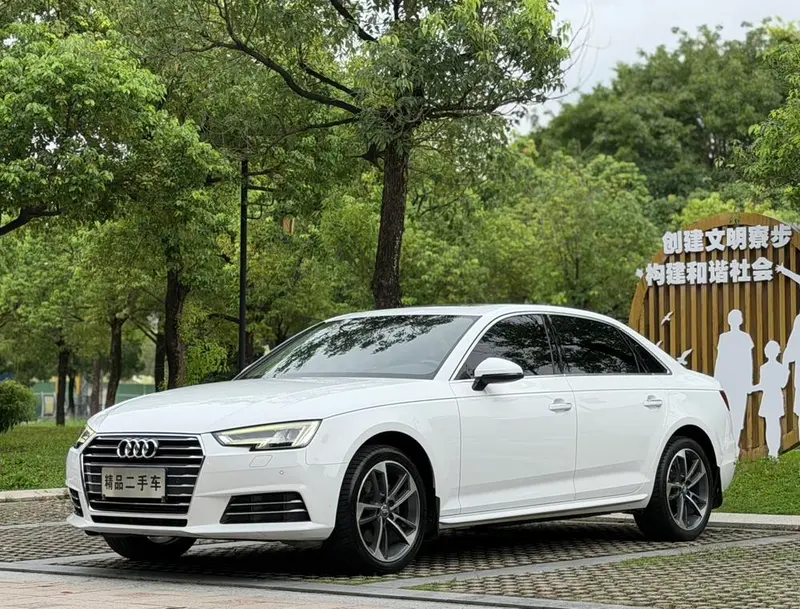 Audi A4L 30 Version 40 TFSI Version, 2018 — фото 1