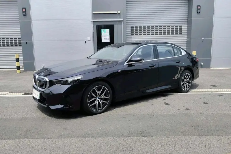 BMW i5, 2025