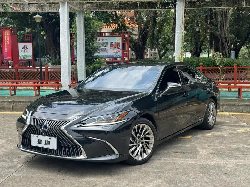 Lexus ES 300h Edition CN5, 2018 — фото 1
