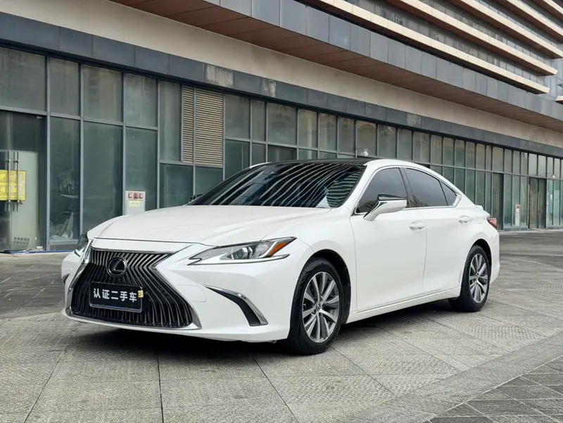 Lexus ES 200 Edition CN6, 2018 — фото 1