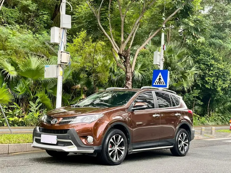 Toyota RAV4 2.5L Auto 4WD Luxury Edition, 2013 — фото 1