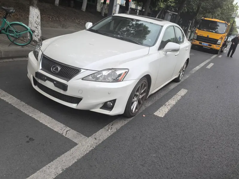 Lexus IS, 2011