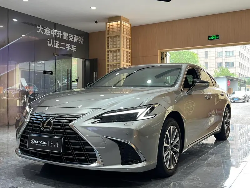 Lexus ES 200 Refined Edition, 2025 — фото 1