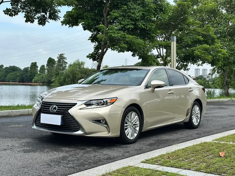 Lexus ES 200 Elite Edition, 2015 — фото 1