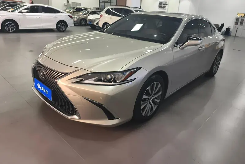 Lexus ES 300h Edition CN5, 2018 — фото 1
