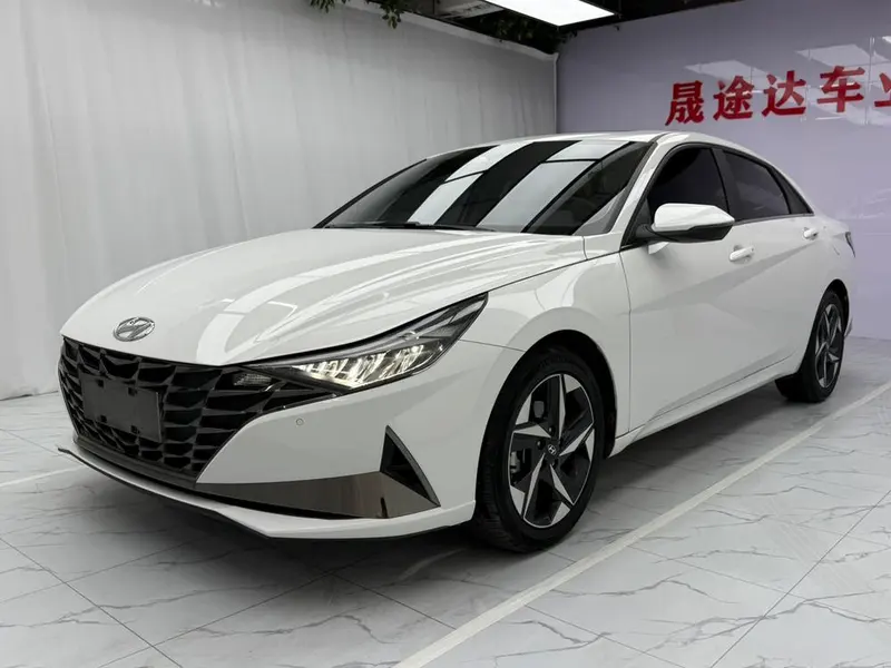 Hyundai Elantra 1.5L CVT LUX Premium Edition, 2022 — фото 1