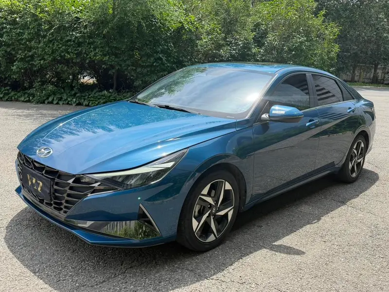 Hyundai Elantra 1.5L CVT LUX Premium Edition, 2022 — фото 1