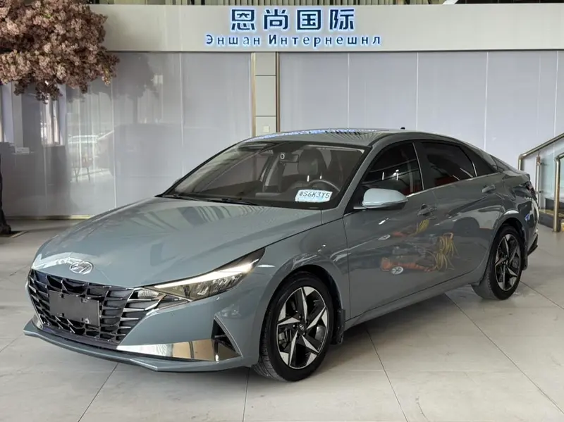 Hyundai Elantra 1.5L CVT LUX Premium Edition, 2022 — фото 1