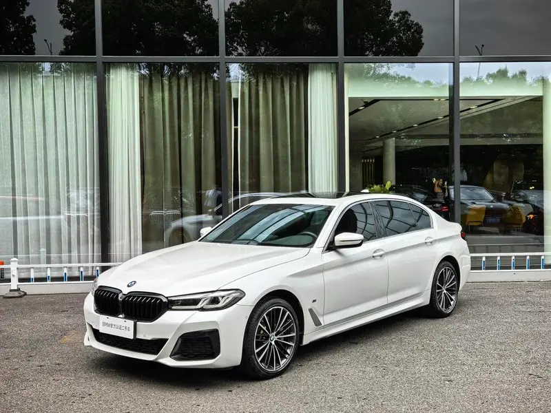 BMW 5-Series, 2022