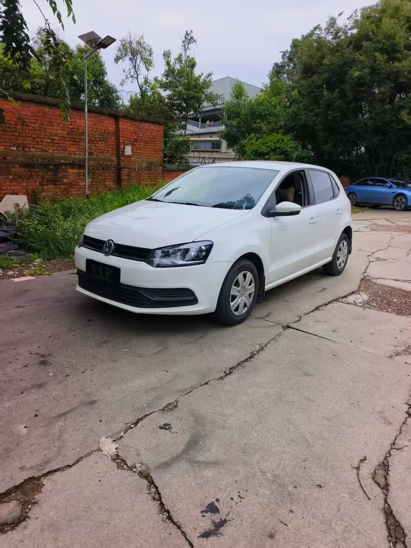 Volkswagen Polo 1.4L Manual Style Version, 2016 — фото 1