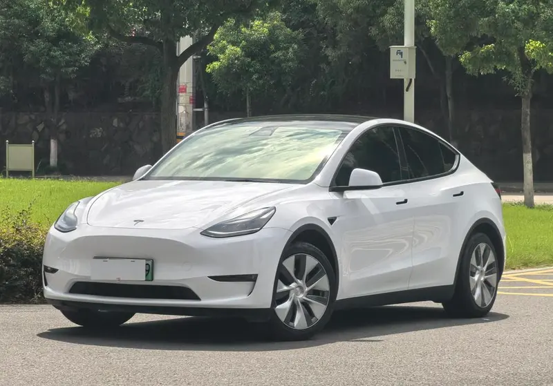 Tesla Model Y Long Range AWD Edition, 2023 — фото 1