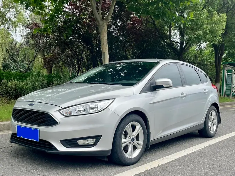 Ford Focus Hatchback 1.6L Auto Comfort Version, 2015 — фото 1