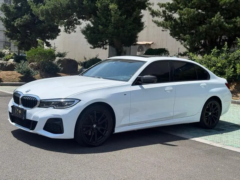 BMW 3-Series, 2022