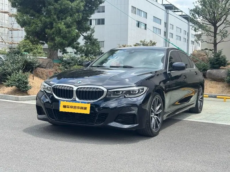 BMW 3-Series, 2022