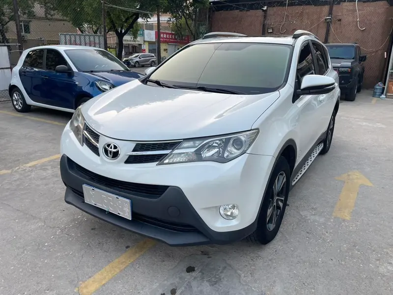 Toyota RAV4 2.0L CVT 2WD Style Edition, 2015 — фото 1