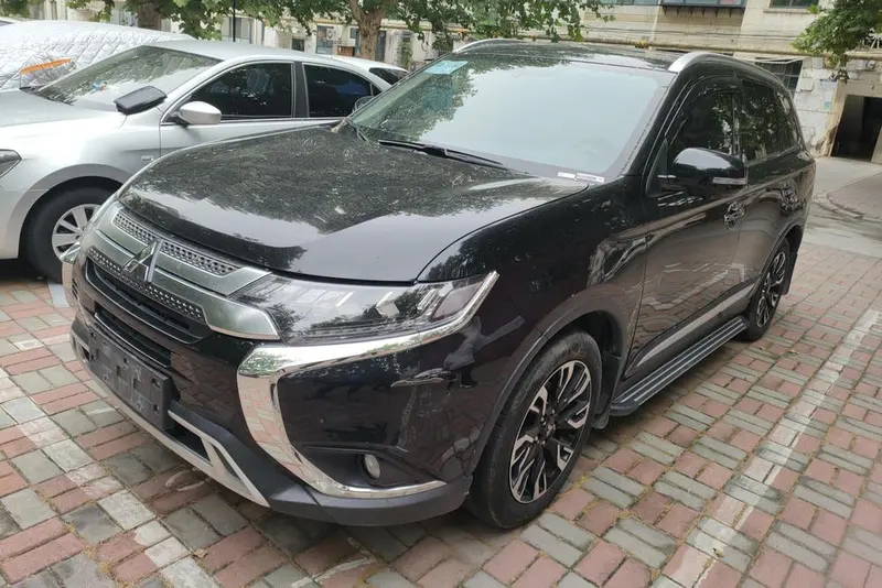 Mitsubishi Outlander, 2020
