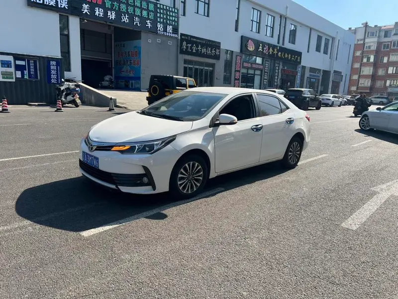 Toyota Corolla Facelift 1.2T S-CVT GL CN5, 2017 — фото 1