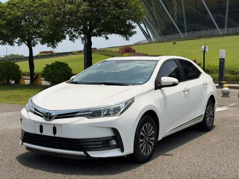 Toyota Corolla Facelift 1.2T S-CVT GL CN5, 2017 — фото 1