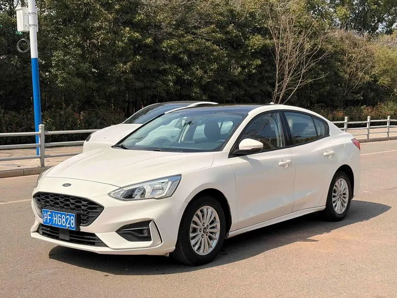 Ford Focus Sedan EcoBoost 180 Auto Trendy Version, 2020 — фото 1