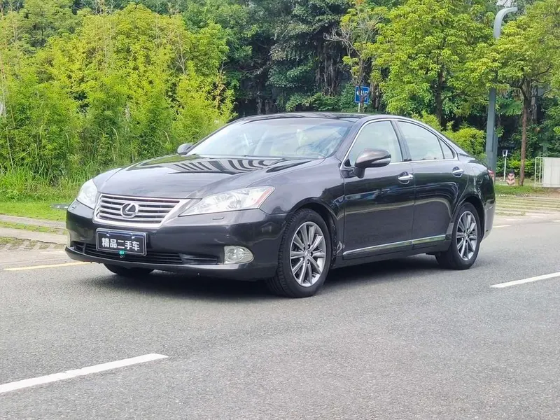Lexus ES, 2010