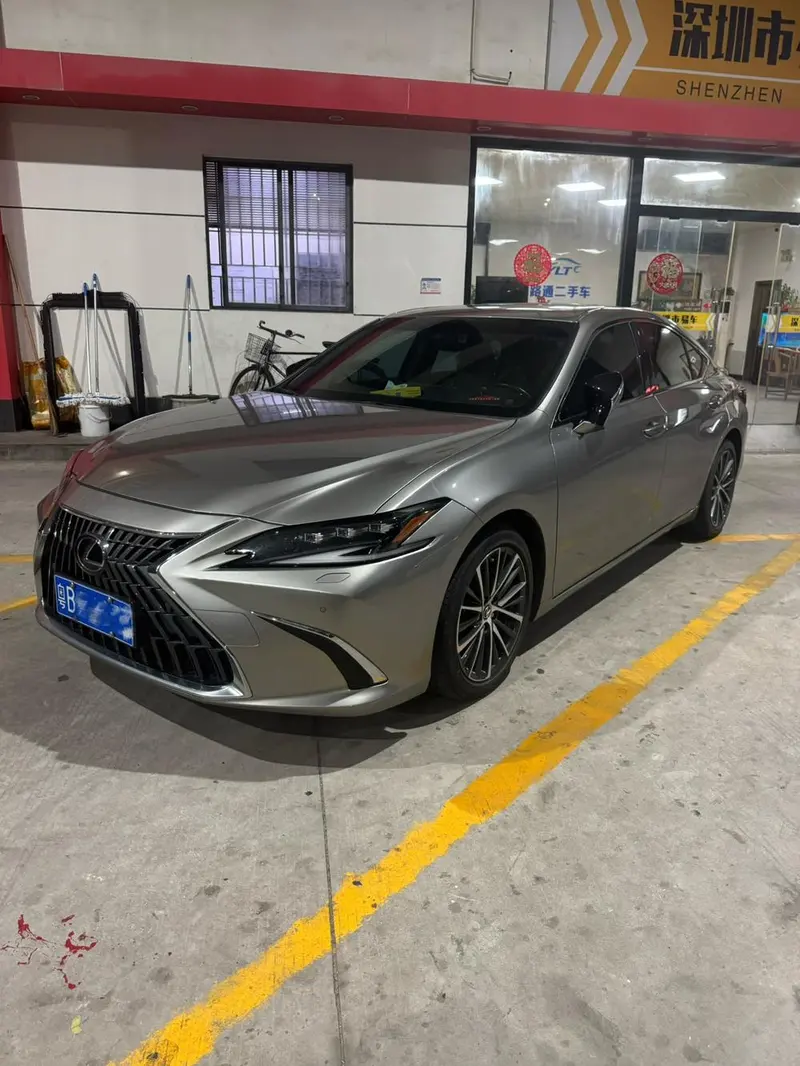 Lexus ES 300h Refined Edition, 2022 — фото 1