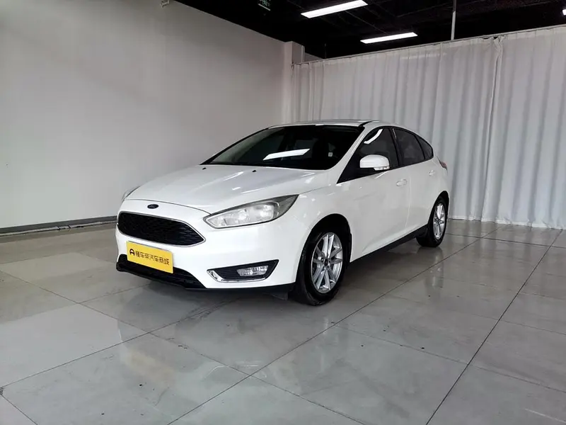 Ford Focus Hatchback EcoBoost 125 Auto Style Version, 2015 — фото 1