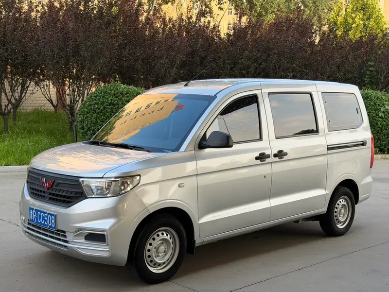 Wuling Hongguang V Facelift 1.5L Manual Dynamic Edition, 2021 — фото 1