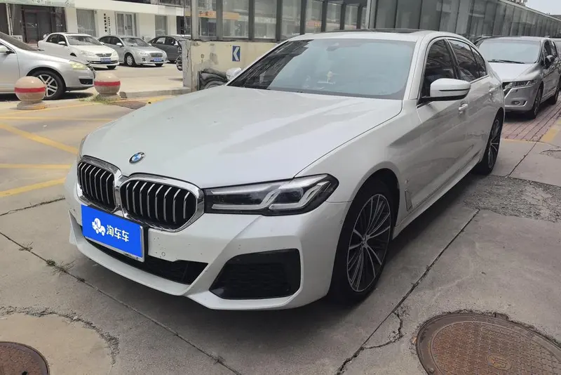 BMW 5-Series, 2022