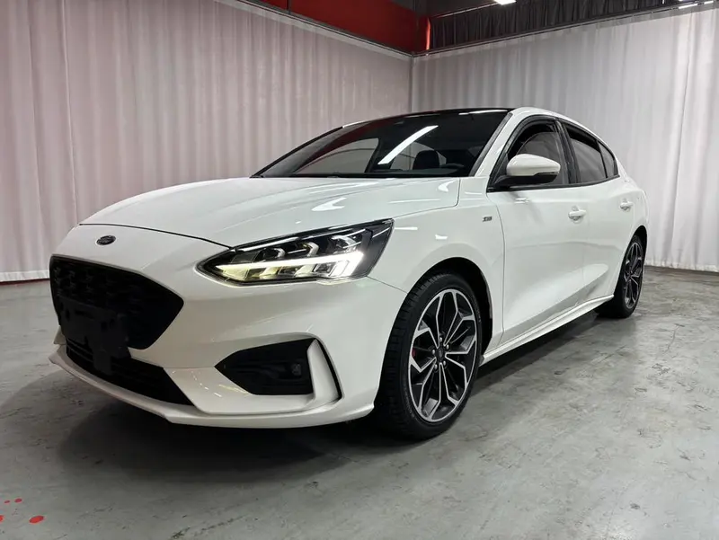 Ford Focus Sedan EcoBoost 180 Auto ST Line, 2020 — фото 1