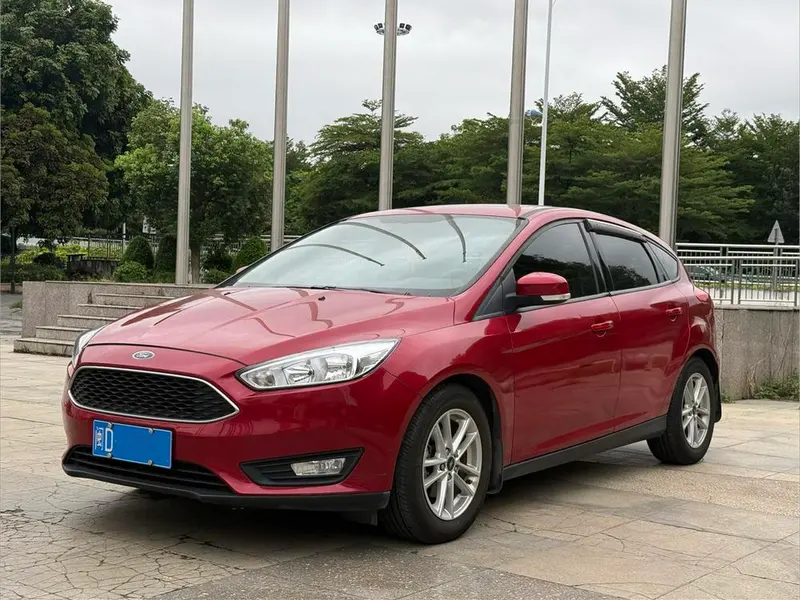 Ford Focus Classic Edition Hatchback 1.6L Auto Style Version Edition, 2018 — фото 1