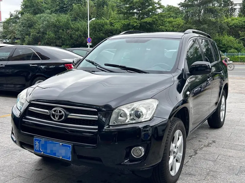 Toyota RAV4 2.0L Auto Classic Edition, 2011 — фото 1
