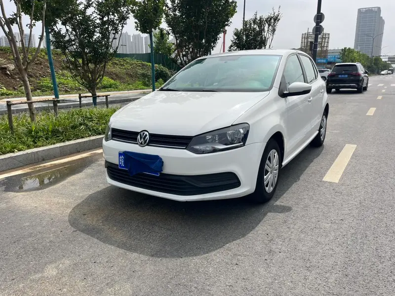 Volkswagen Polo 1.4L Manual Style Version, 2016 — фото 1