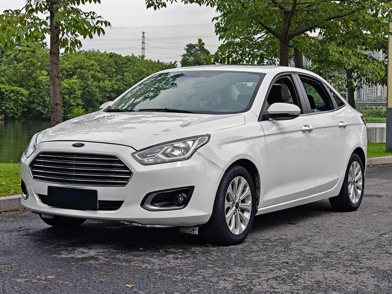 Ford Escort 1.5L Auto Fashion Version, 2015 — фото 1