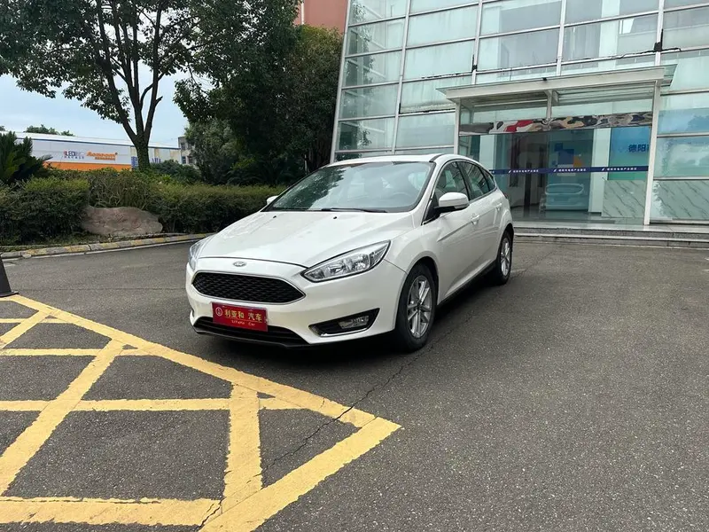 Ford Focus Hatchback EcoBoost 125 Auto Style Version Edition, 2017 — фото 1