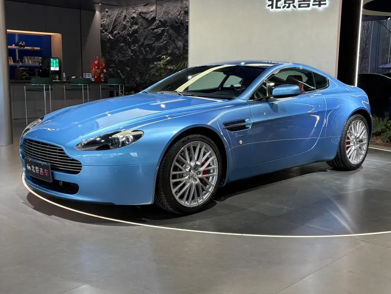 Aston Martin Vantage, 2011