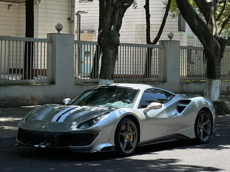 Ferrari 488, 2015