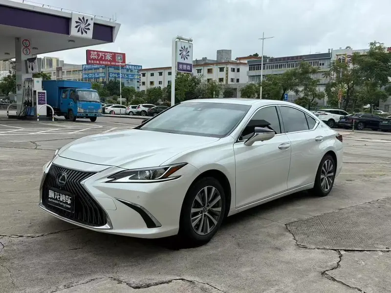 Lexus ES 200 Luxury Edition CN6, 2020 — фото 1